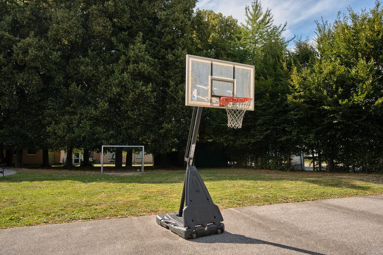 "AFbJ_Außengelaende_Basketballkorb.jpg"