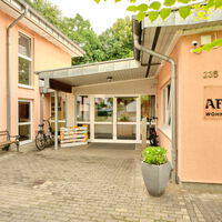 "AFbJ_Wohnhaus_Eingang.jpg"