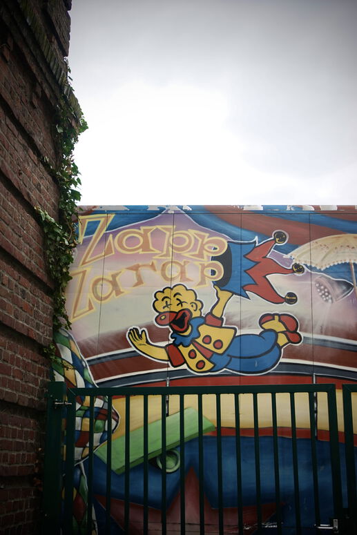 "Ein Foto vom Zirkus Zapp Zarap mit einem lachenden Clown"