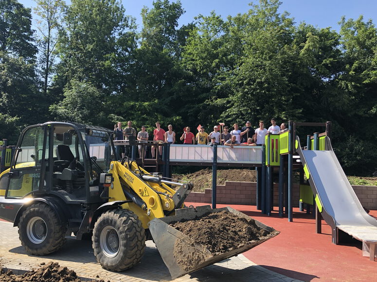 "Spielplatz_Bau03.jpg"