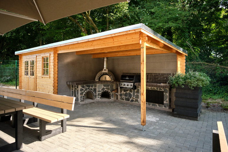 "Außenbereich_Grillhütte03.jpg"
