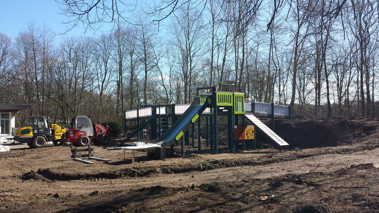"Spielplatz_Bau02.jpg"